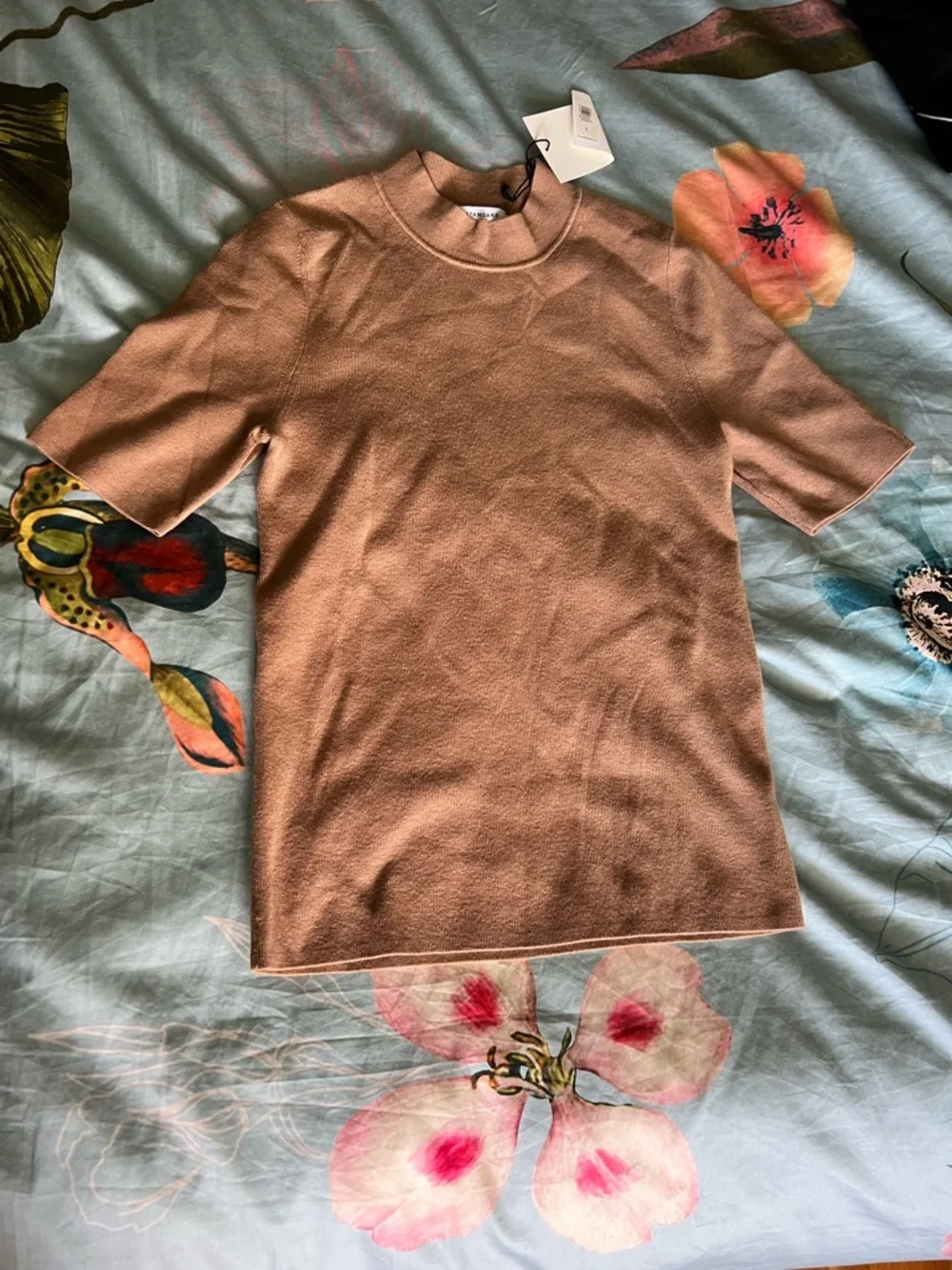 NWT Banana Republic | Short Sleeve Mock Neck Top in Tan | Small - Picture 5 of 6